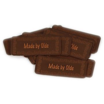 Label i tyndt, imiteret skind Brun "Made by Olde"